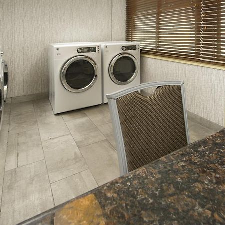 Holiday Inn Express Baltimore At The Stadiums By Ihg Bagian luar foto